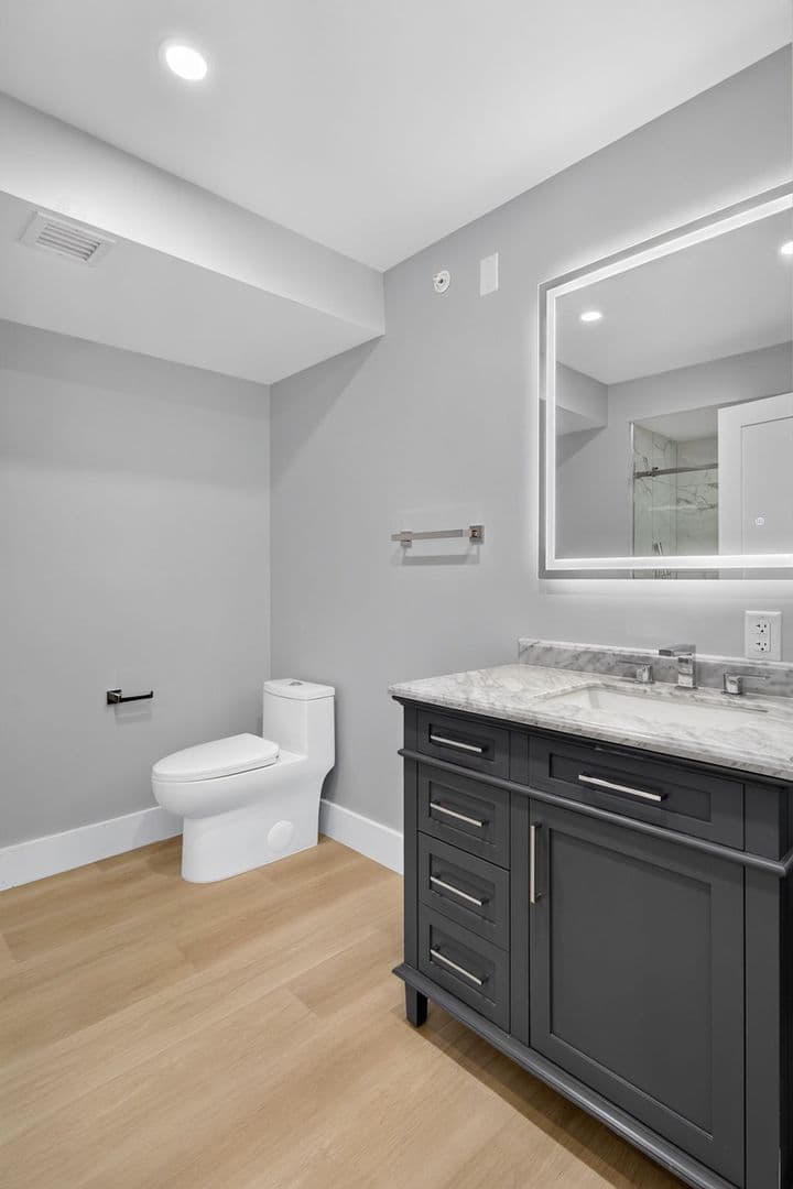 The Summit at 201 Oak Avenue 9 of 10