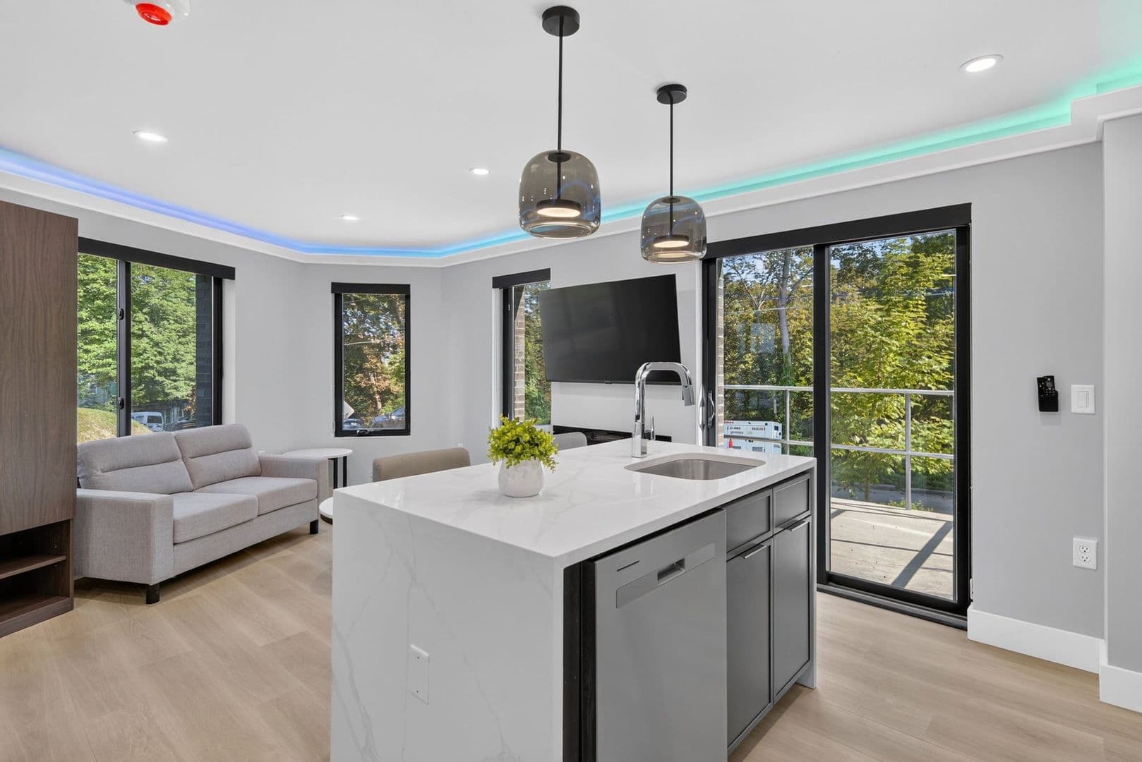 The Summit at 201 Oak Avenue 2 of 14