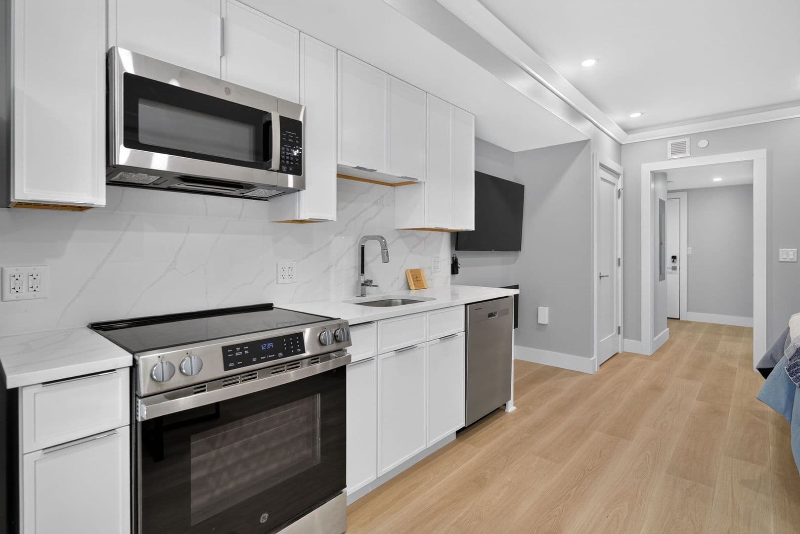 The Summit at 201 Oak Avenue 3 of 12