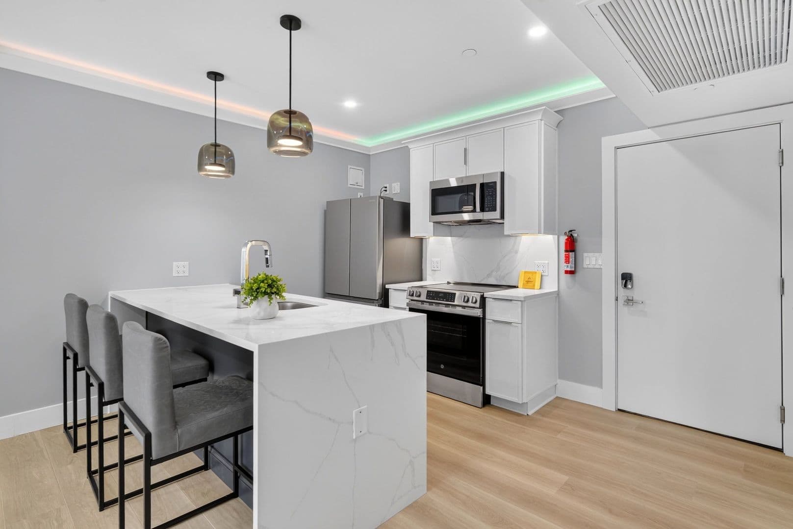 The Summit at 201 Oak Avenue 1 of 12