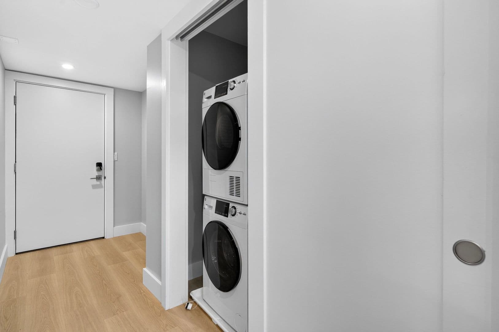 The Summit at 201 Oak Avenue 13 of 14