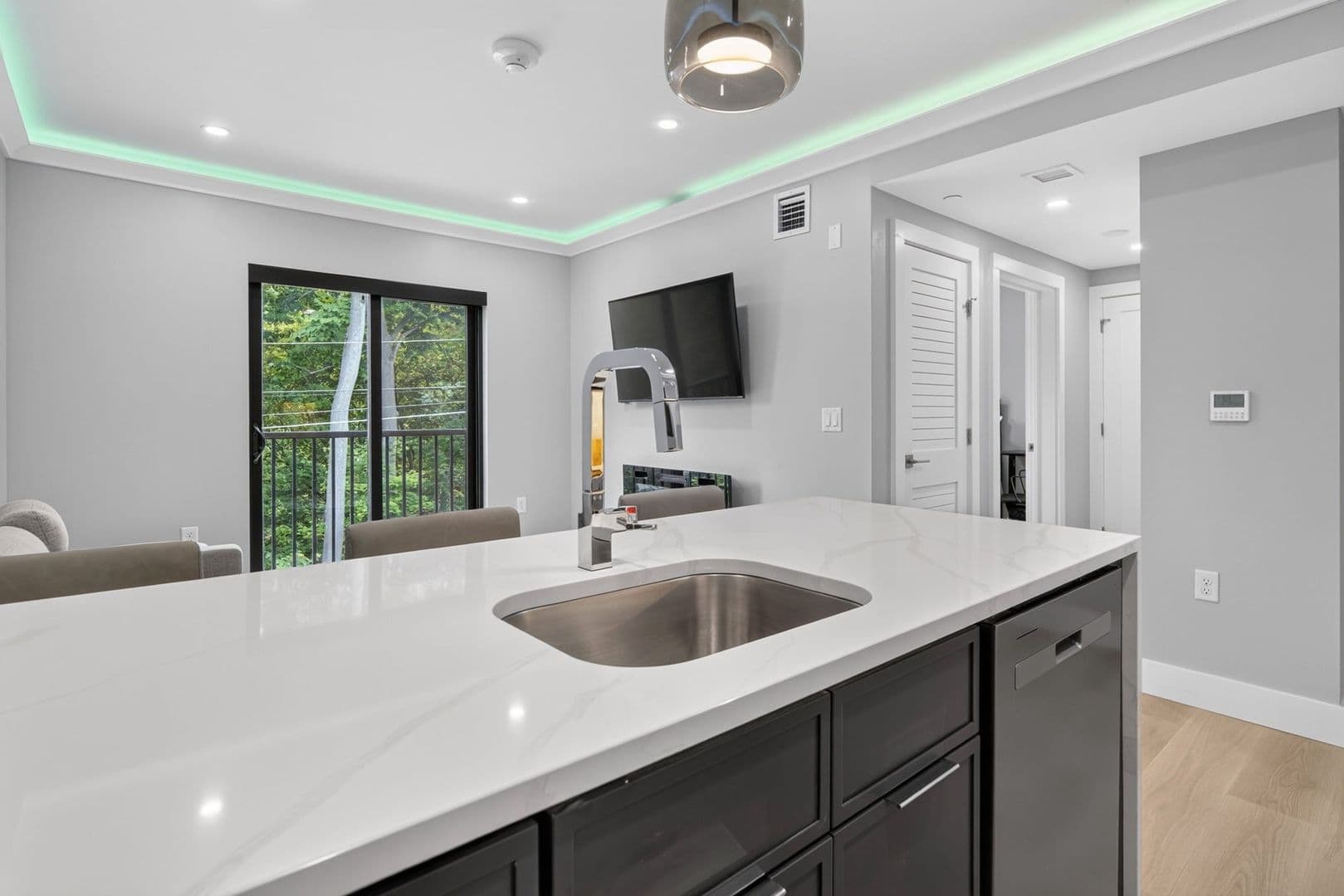 The Summit at 201 Oak Avenue 2 of 11