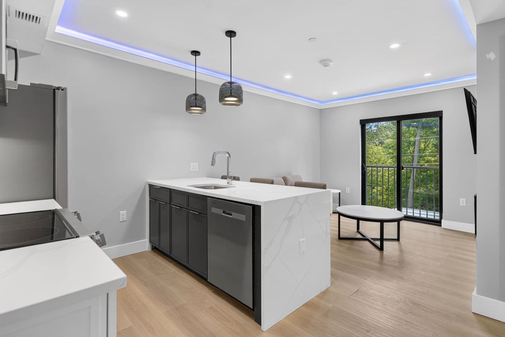 The Summit at 201 Oak Avenue 4 of 11