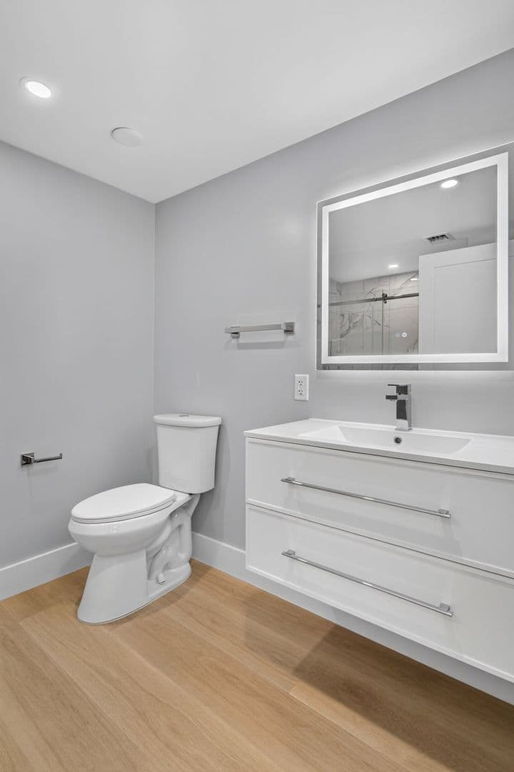 The Summit at 201 Oak Avenue 11 of 12