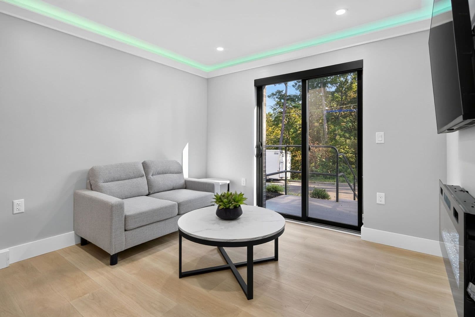 The Summit at 201 Oak Avenue 7 of 11