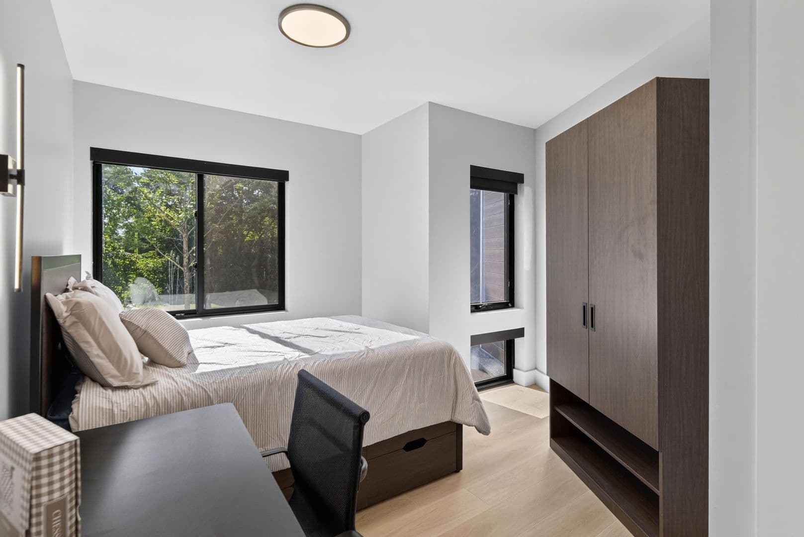 The Summit at 201 Oak Avenue 7 of 11