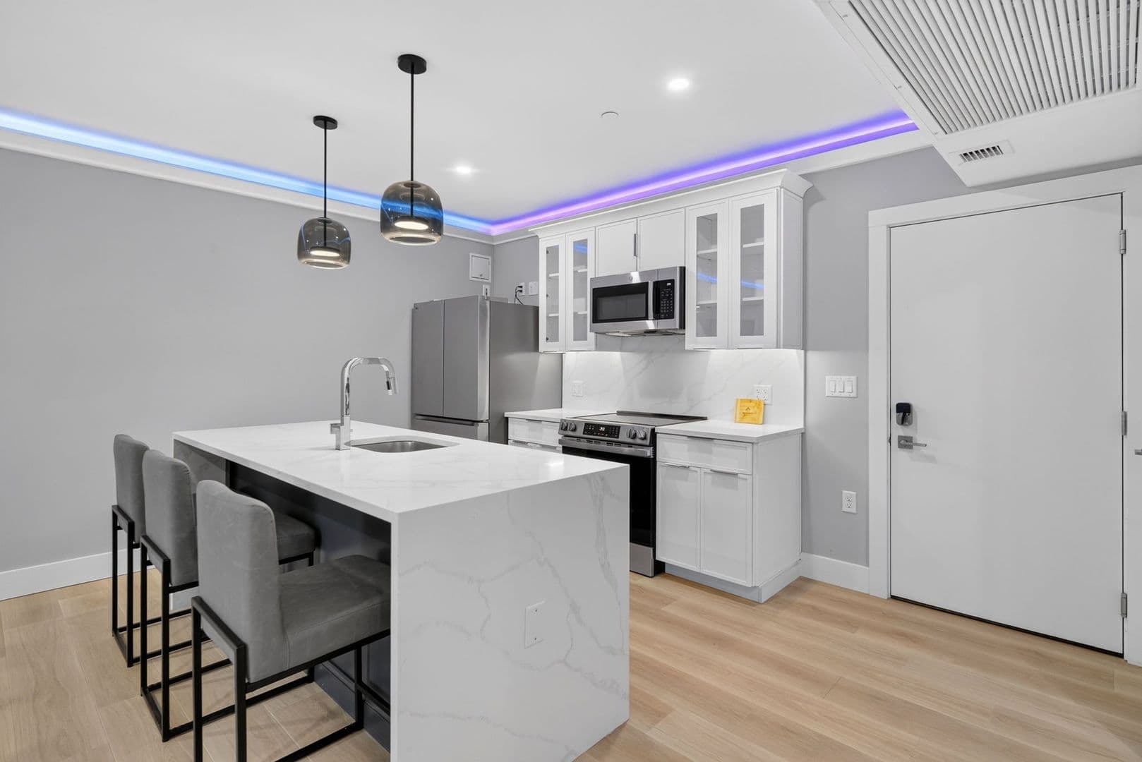 The Summit at 201 Oak Avenue 2 of 14