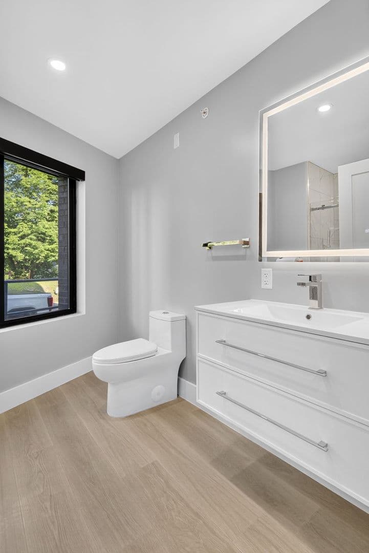 The Summit at 201 Oak Avenue 11 of 14