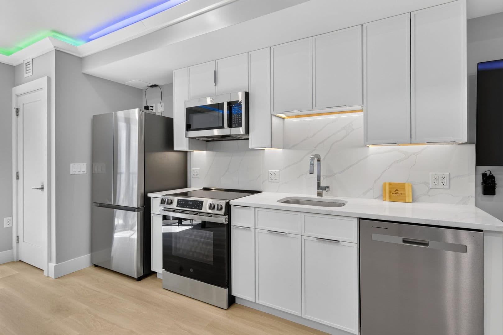 The Summit at 201 Oak Avenue 2 of 12