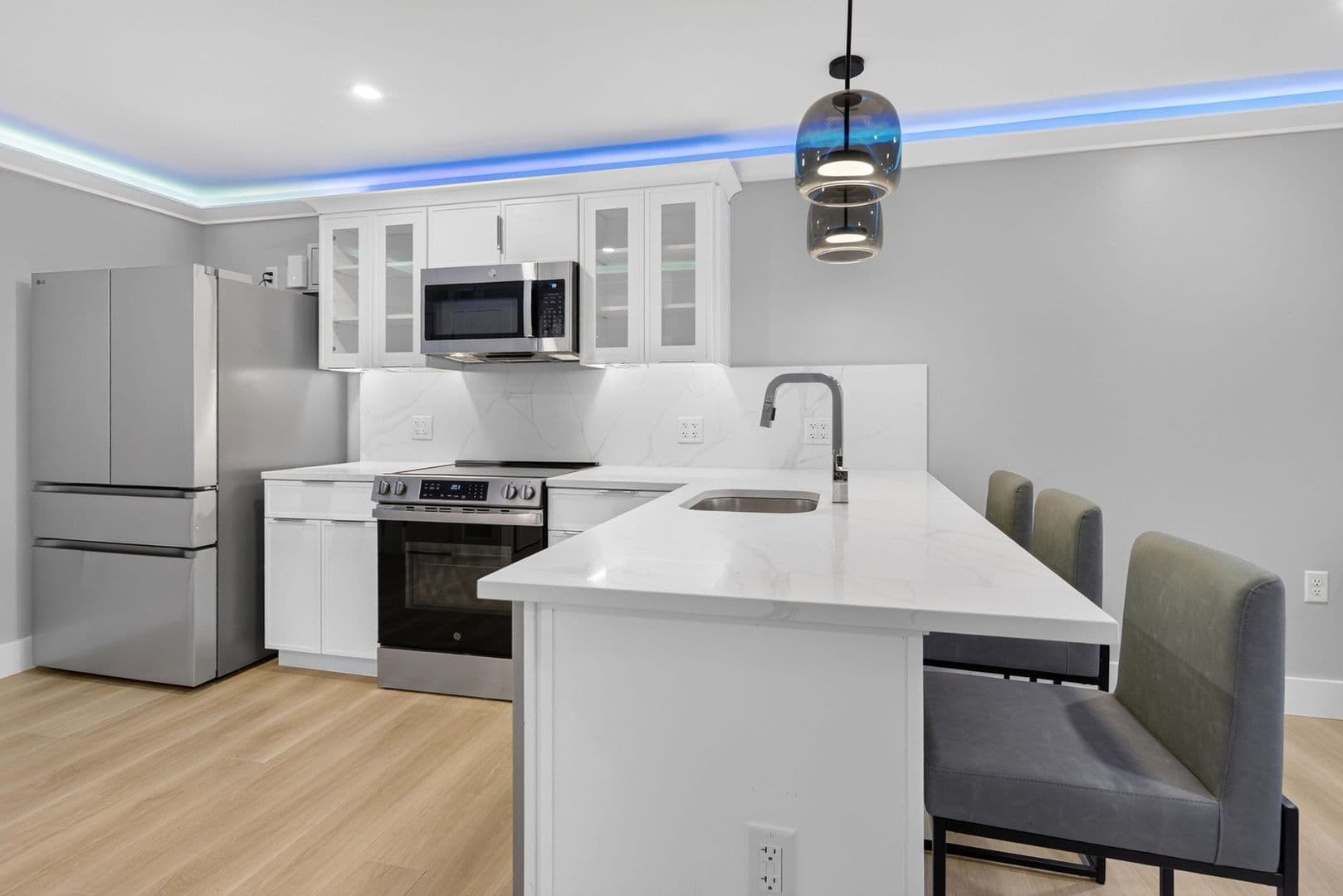 The Summit at 201 Oak Avenue 2 of 14
