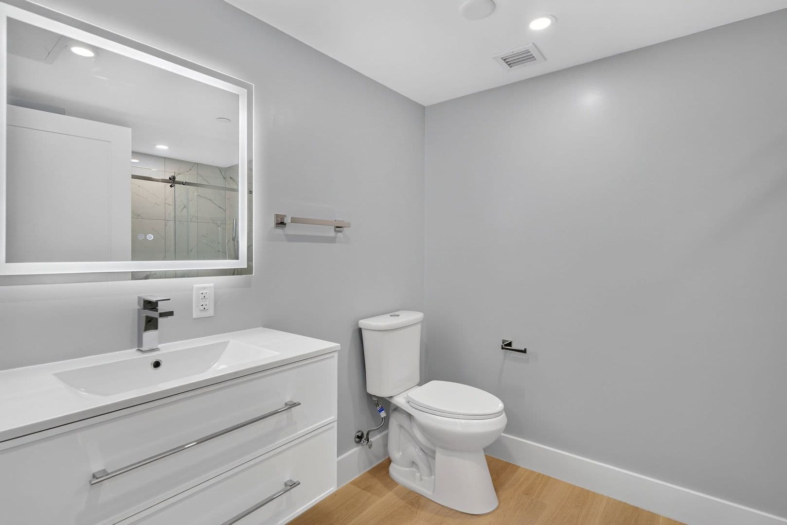 The Summit at 201 Oak Avenue 9 of 11