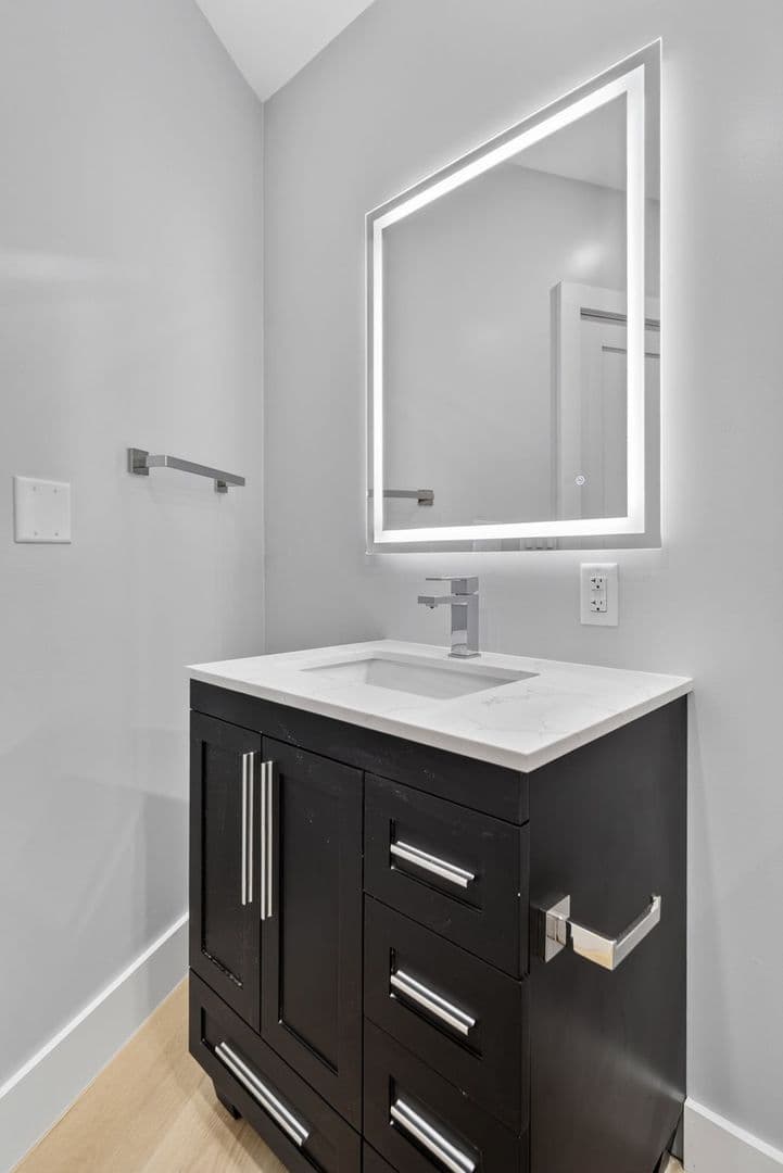 The Summit at 201 Oak Avenue 11 of 11