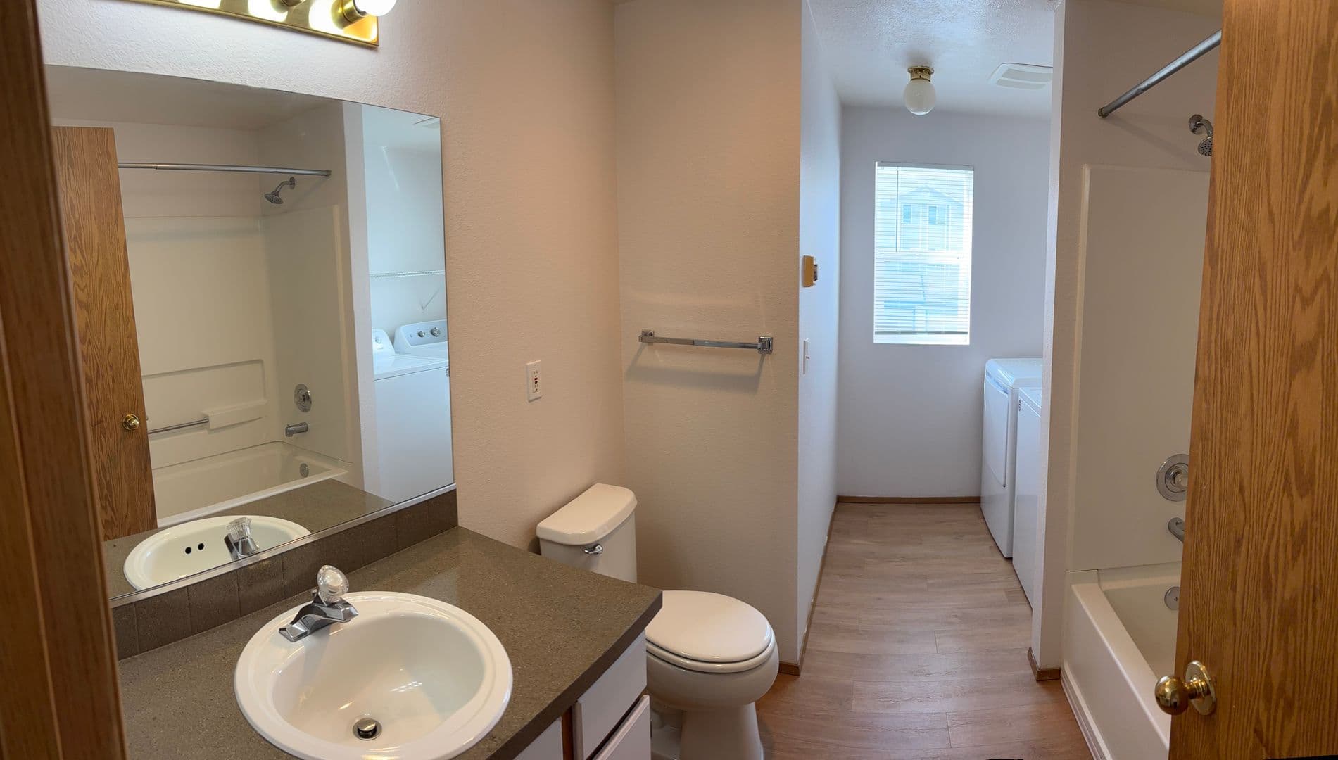 Beautiful 2 Bed 2 Bath Apartment - FIRST MONTH FREE!! 11 of 16