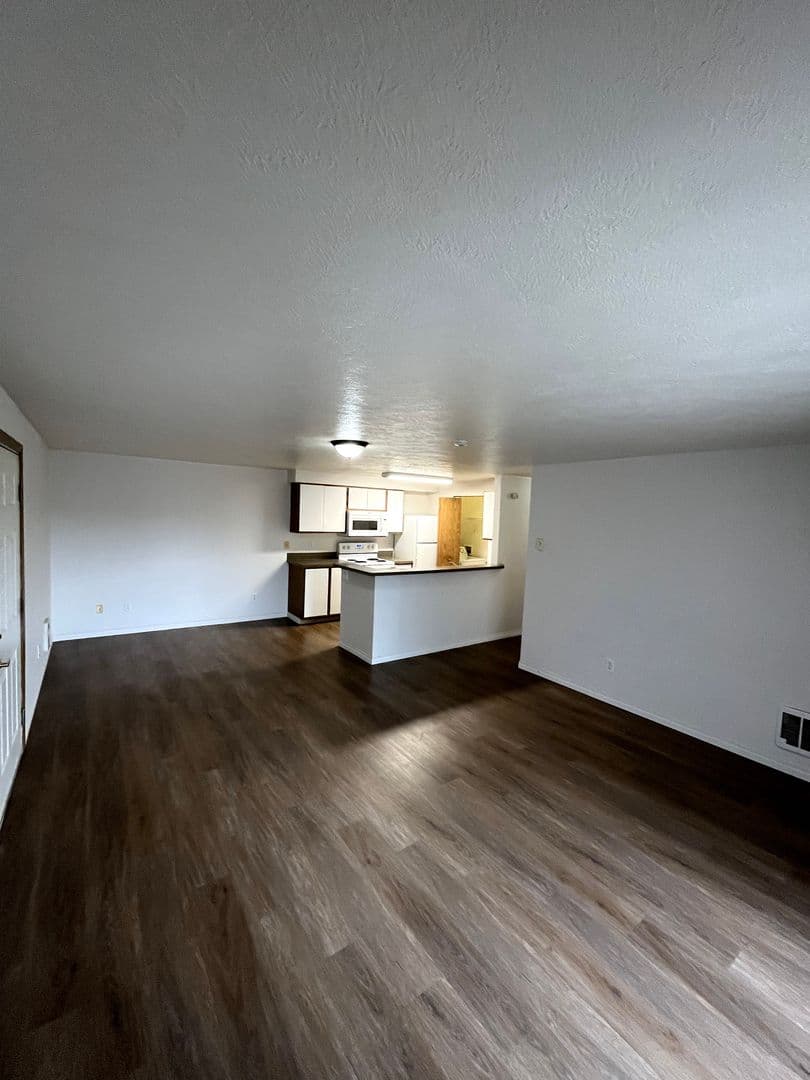 Beautiful 2 Bed 2 Bath Apartment - FIRST MONTH FREE!! 10 of 23