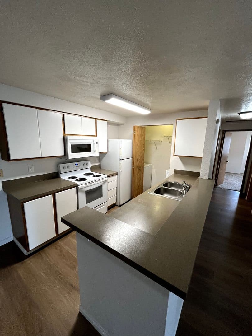 Beautiful 2 Bed 2 Bath Apartment - FIRST MONTH FREE!! 6 of 23