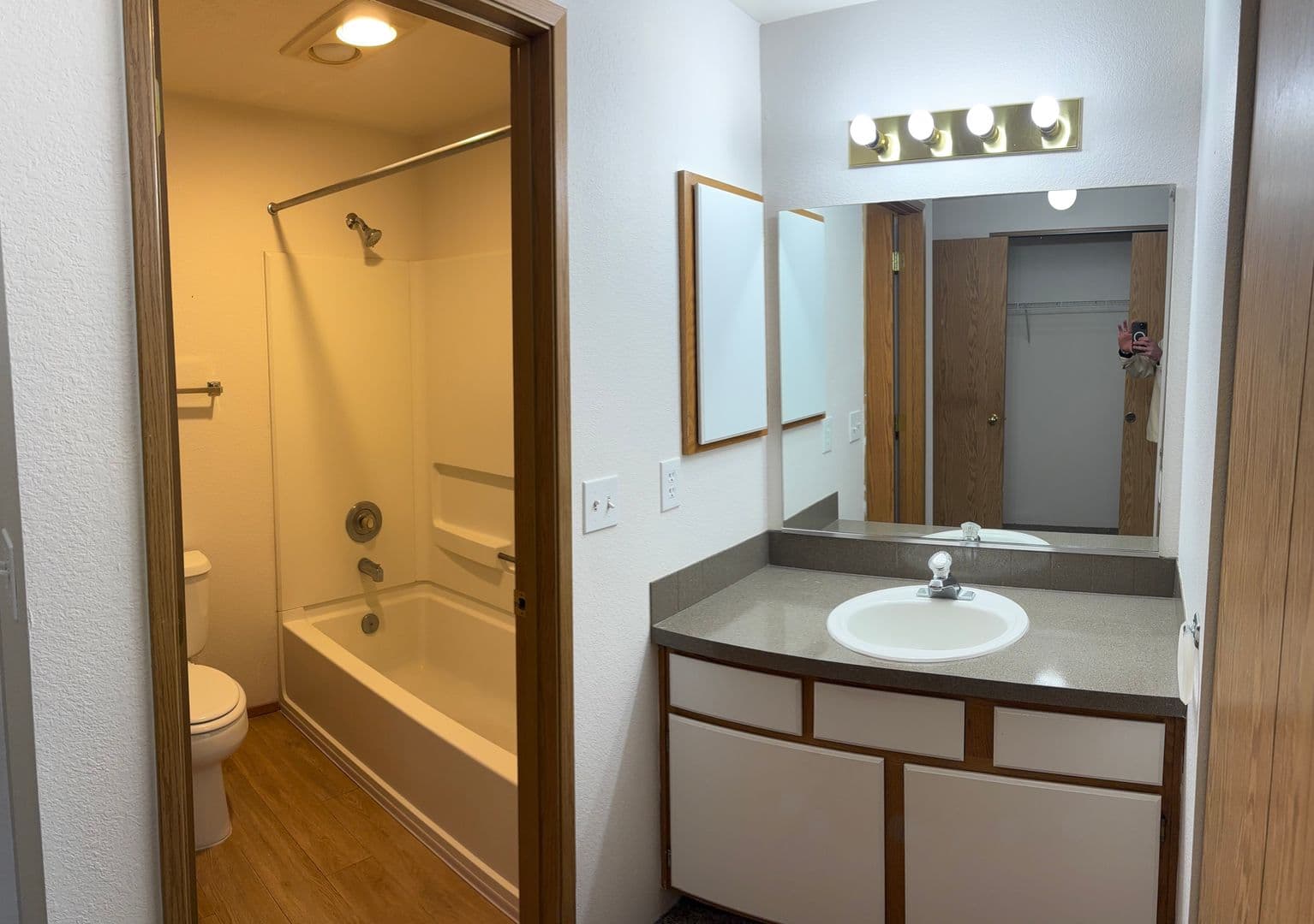 Beautiful 2 Bed 2 Bath Apartment - FIRST MONTH FREE!! 13 of 16