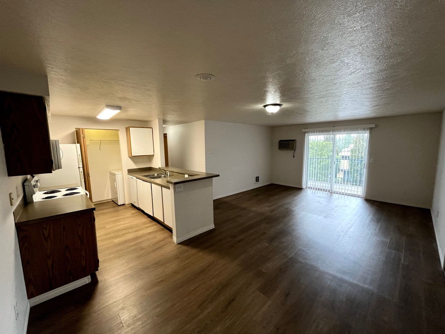 Beautiful 2 Bed 2 Bath Apartment - FIRST MONTH FREE!! 9 of 23