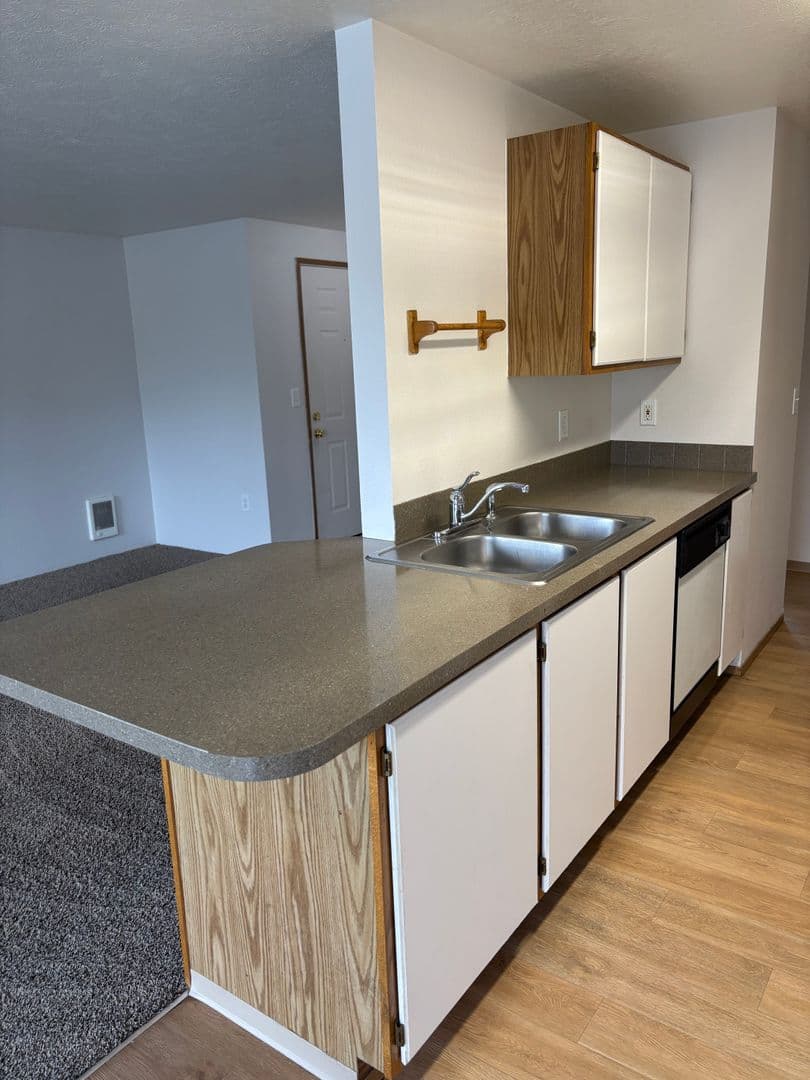 Beautiful 2 Bed 2 Bath Apartment - FIRST MONTH FREE!! 7 of 16