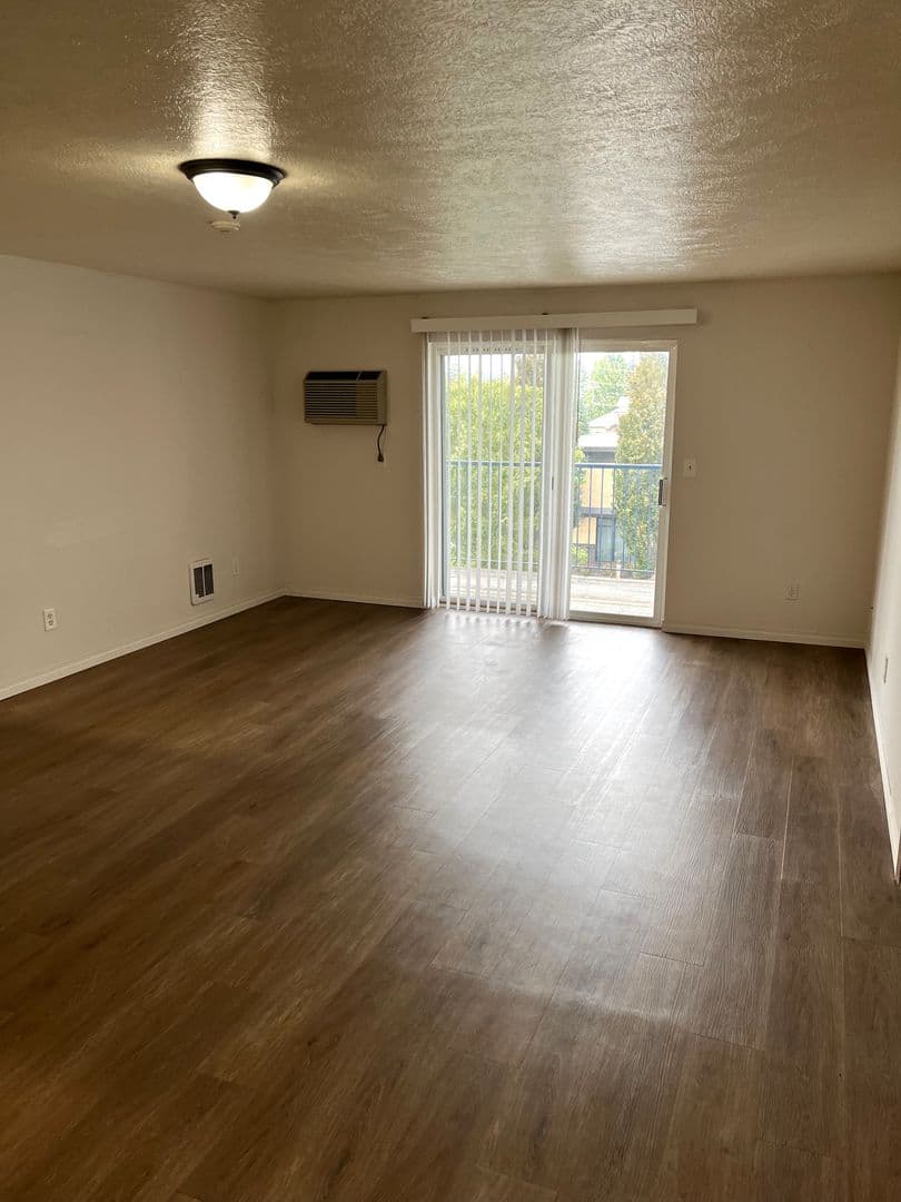 Beautiful 2 Bed 2 Bath Apartment - FIRST MONTH FREE!! 19 of 23