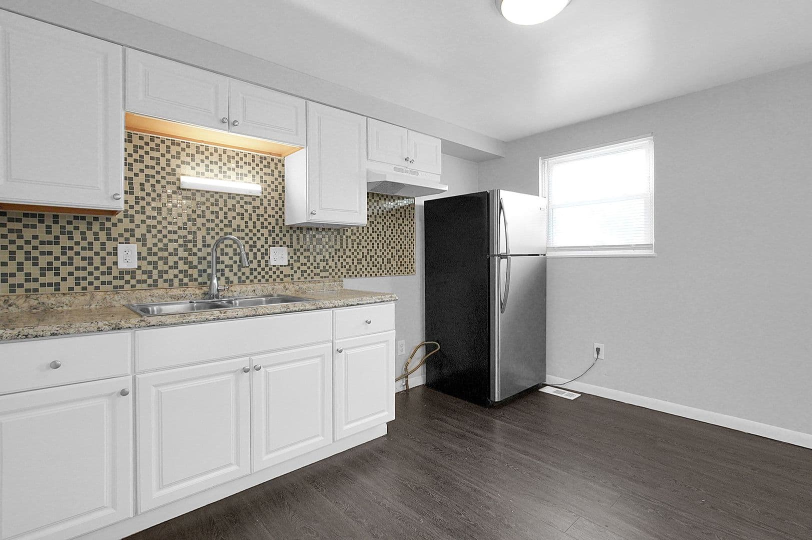1598-1660 E 25th Ave 11 of 22