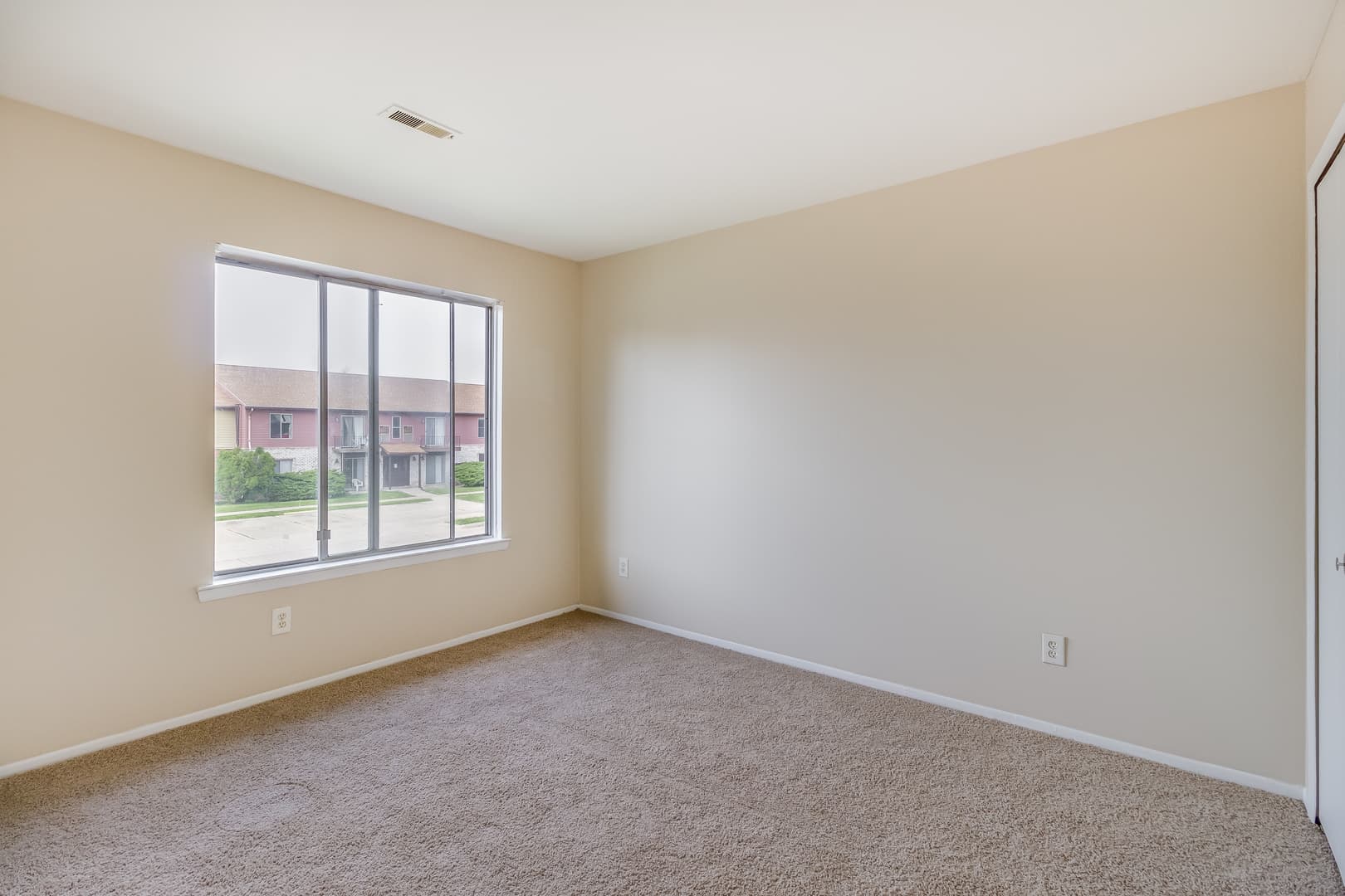 Drakeshire Apartments (Suzanne Apartments LLC) 13 of 69