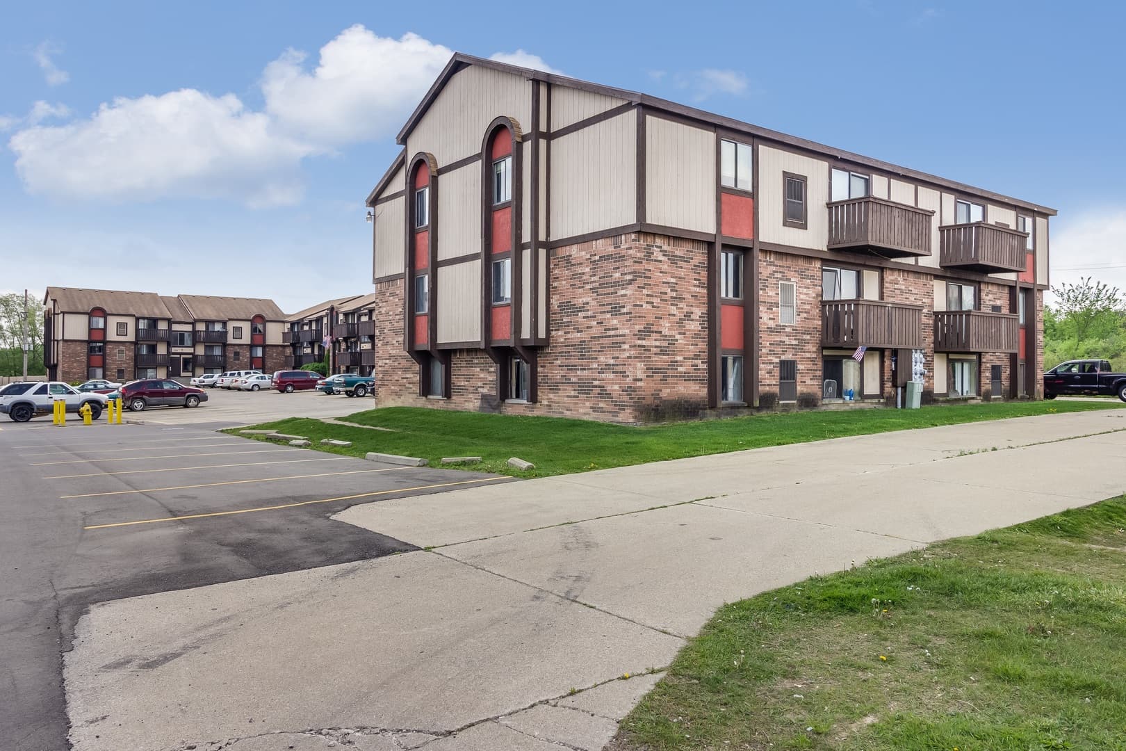 Drakeshire Apartments (Suzanne Apartments LLC) 4 of 69