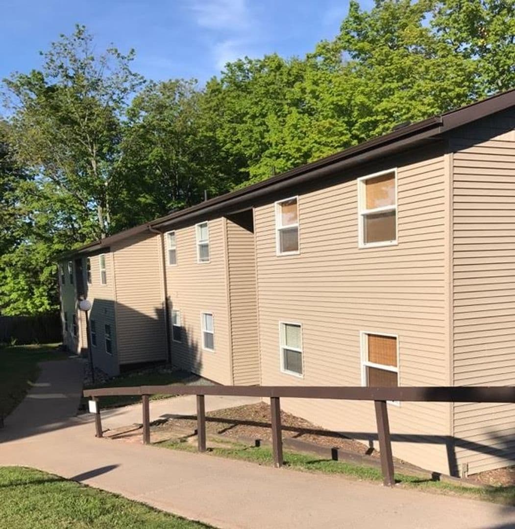 Woodview Village Apartments (Woodview Marquette LLC) 9 of 22