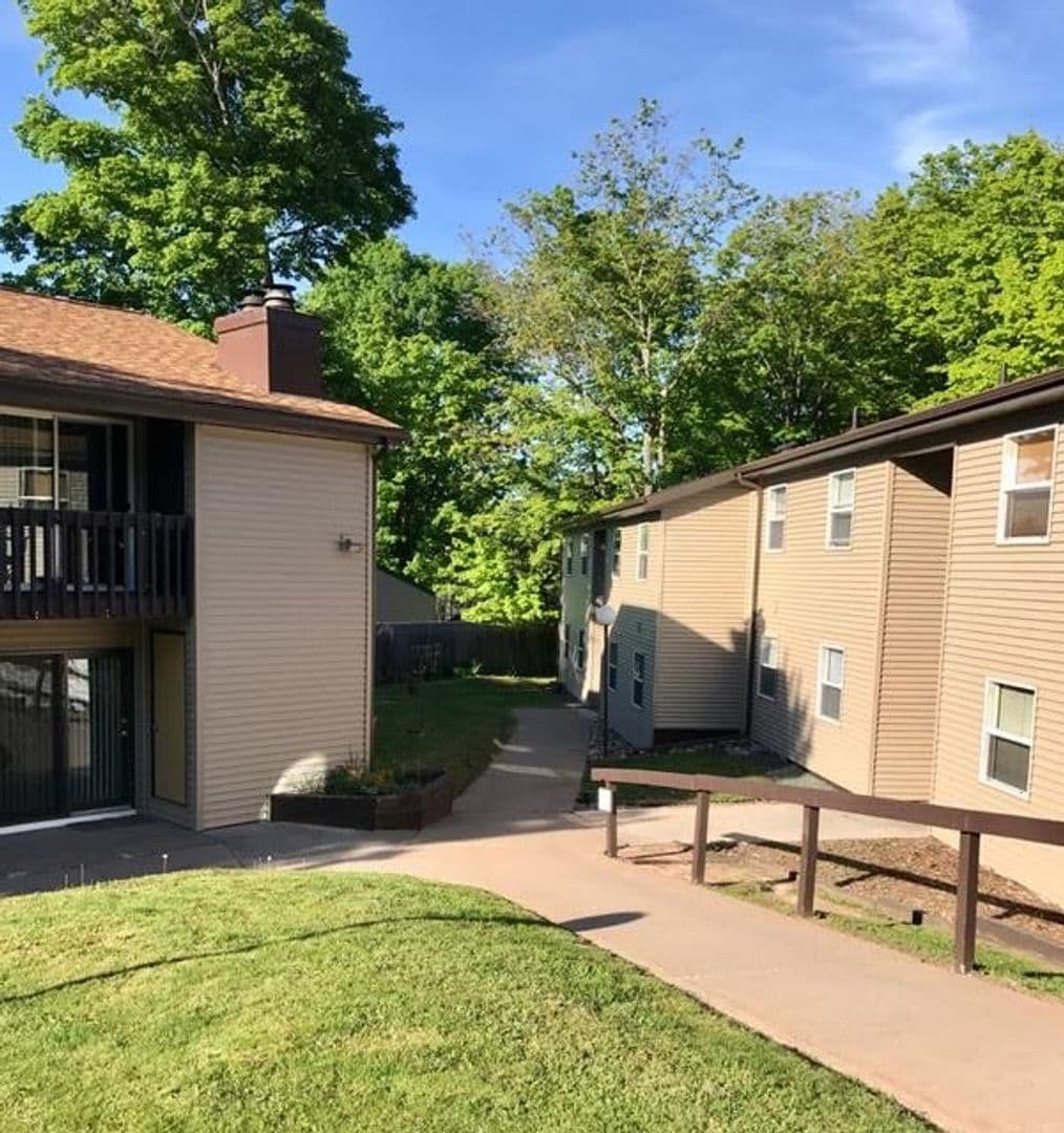 Woodview Village Apartments (Woodview Marquette LLC) 7 of 10