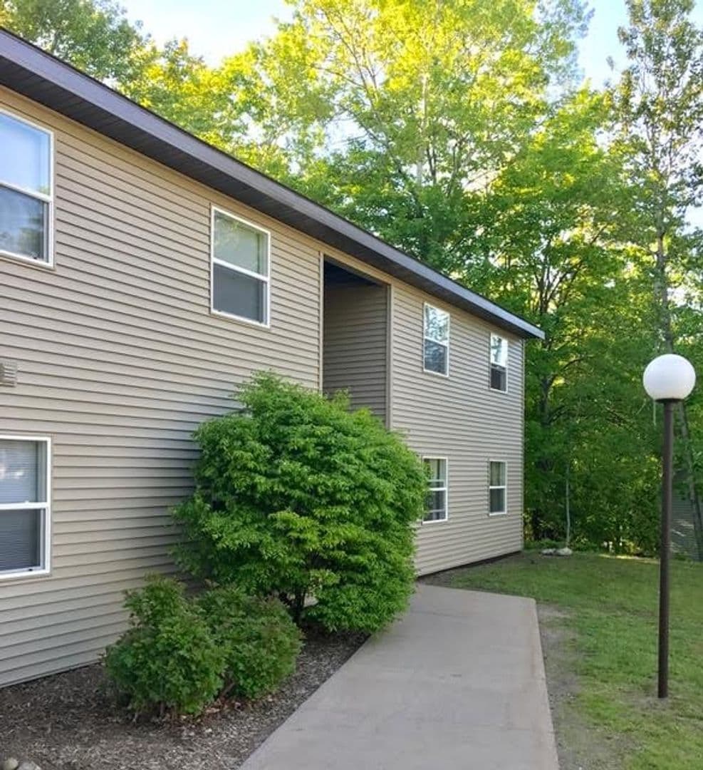 Woodview Village Apartments (Woodview Marquette LLC) 2 of 12