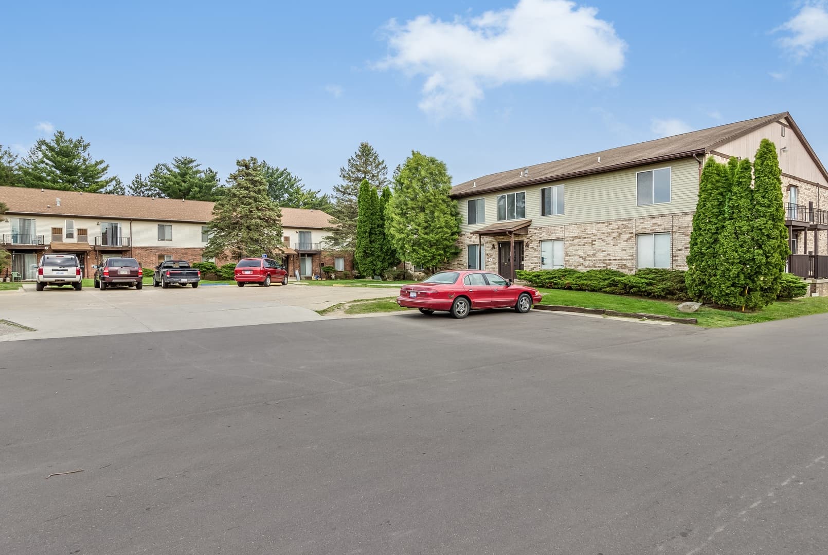 Drakeshire Apartments (Suzanne Apartments LLC) 2 of 69