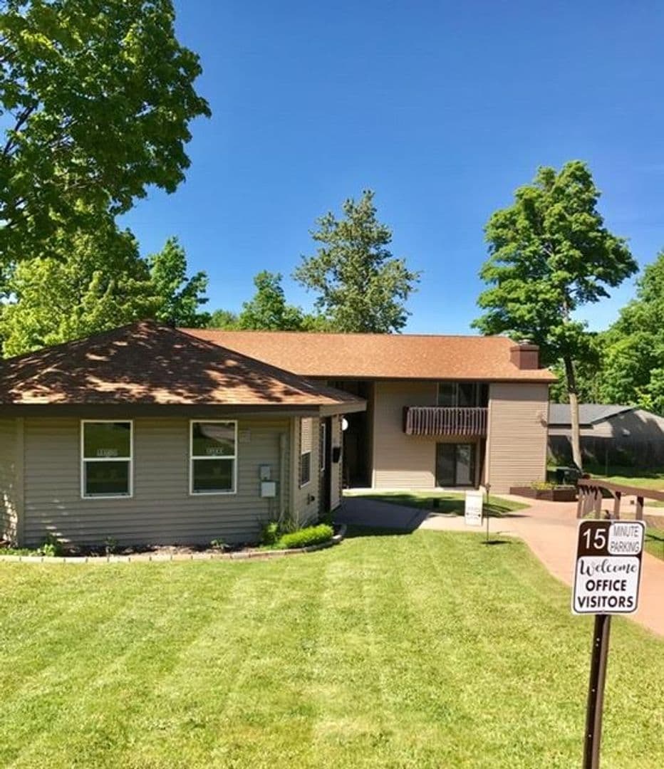 Woodview Village Apartments (Woodview Marquette LLC) 9 of 12