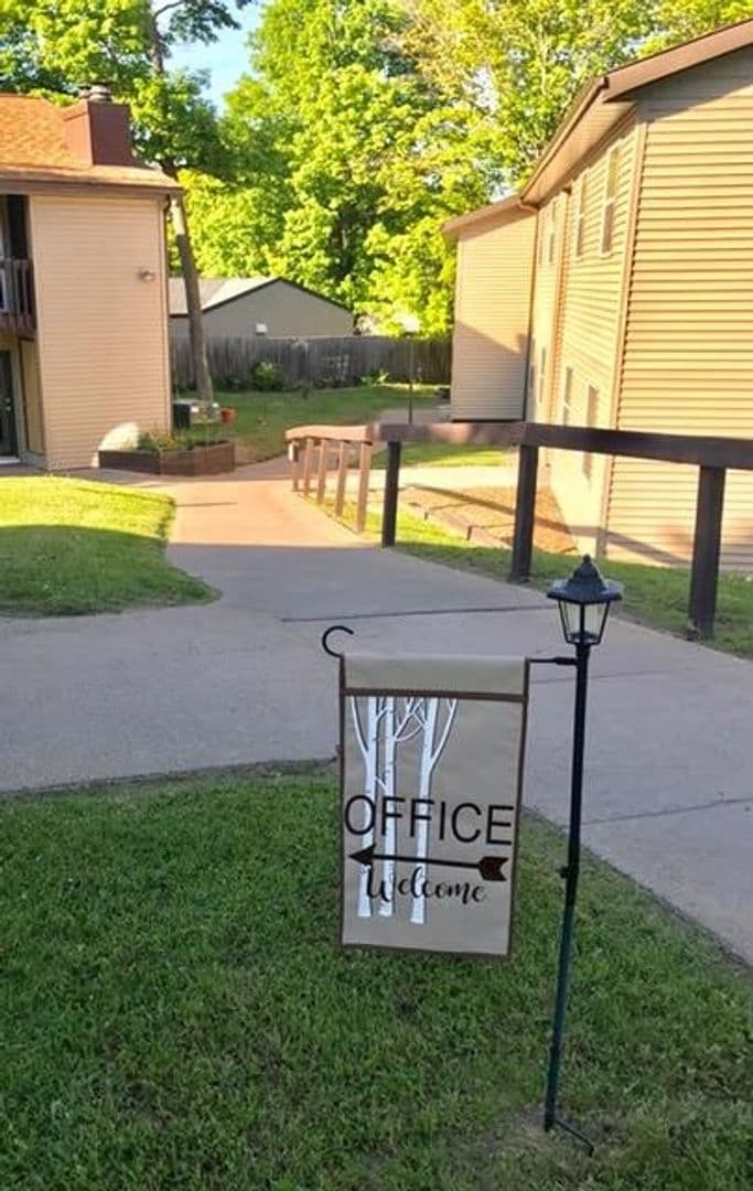 Woodview Village Apartments (Woodview Marquette LLC) 10 of 12