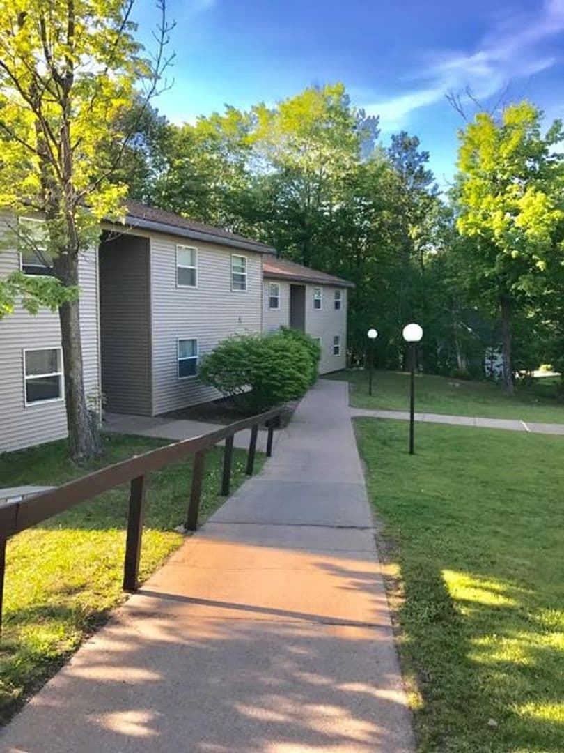 Woodview Village Apartments (Woodview Marquette LLC) 7 of 22