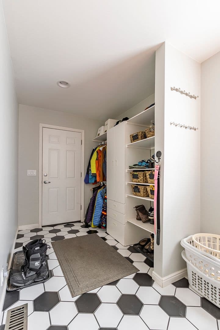 2522 Annie Oakley Drive 26 of 47