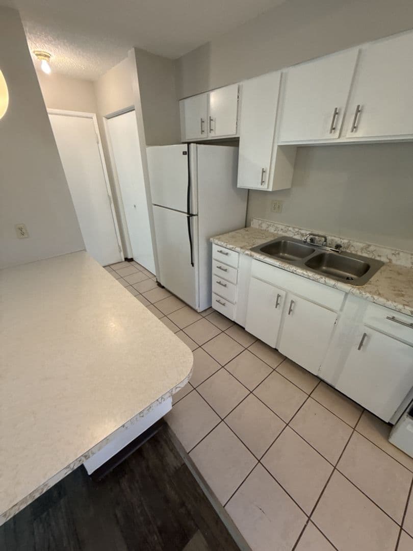 Grove Apartments 4 of 6