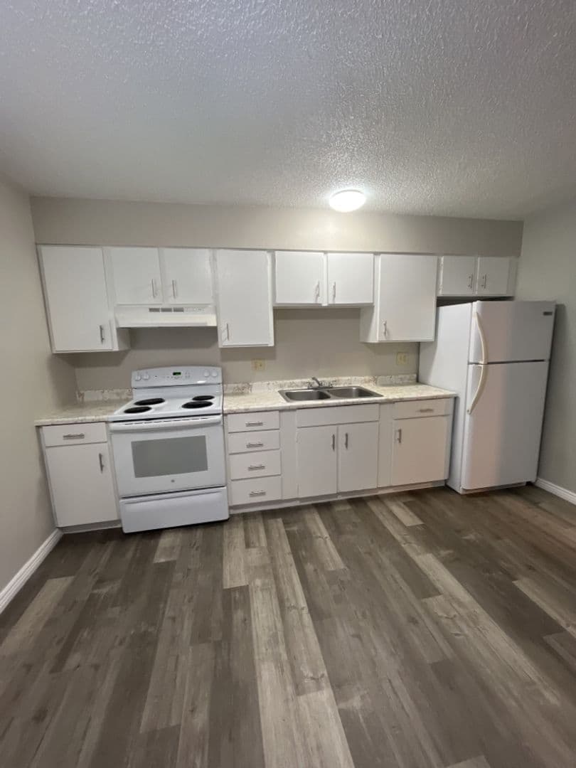 Grove Apartments 4 of 5