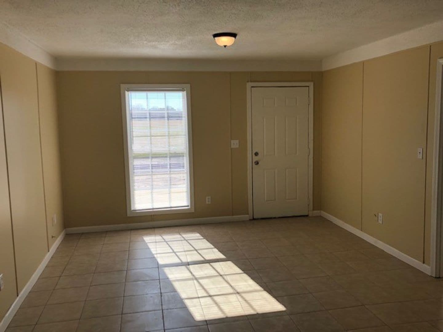Recently Renovated 2 Bedroom 1 Bath Apartments for Rent! 2 of 10