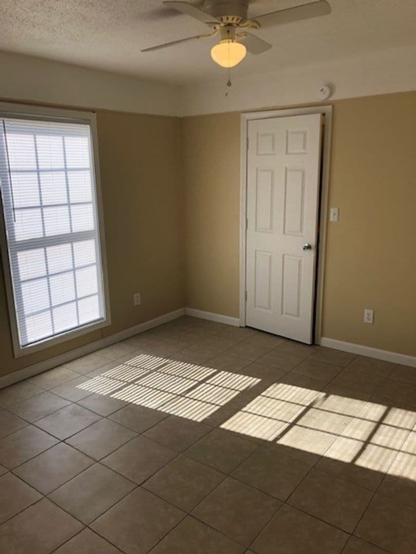 Recently Renovated 2 Bedroom 1 Bath Apartments for Rent! 6 of 10