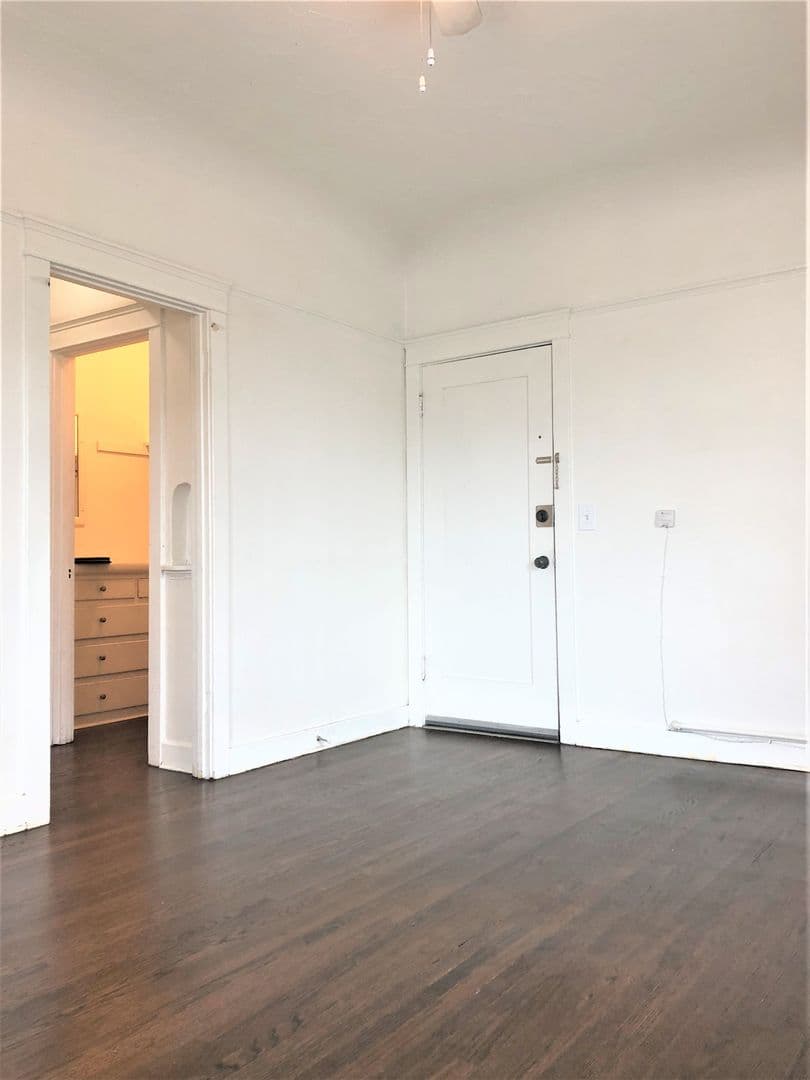 Melrose Apartments 4 of 18