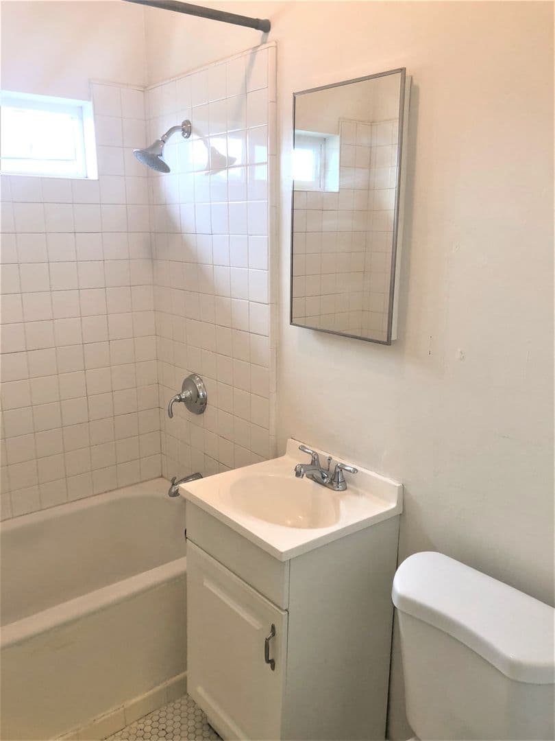 Melrose Apartments 9 of 18