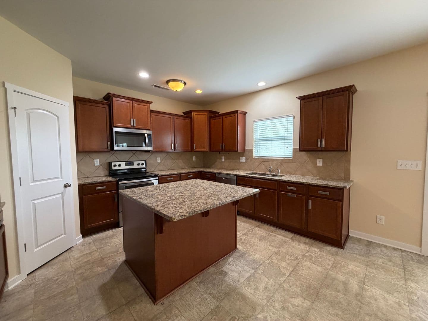 Shaw Avenue 1328 12 of 25