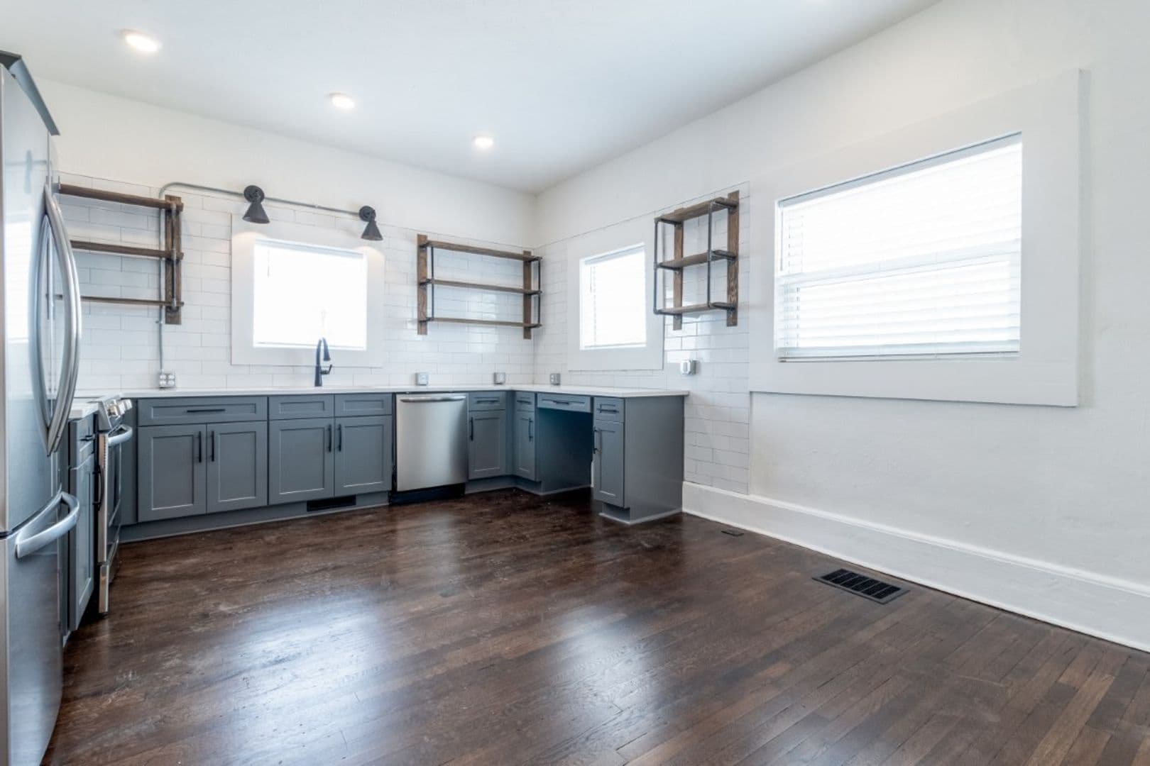 305 Main St 19 of 27