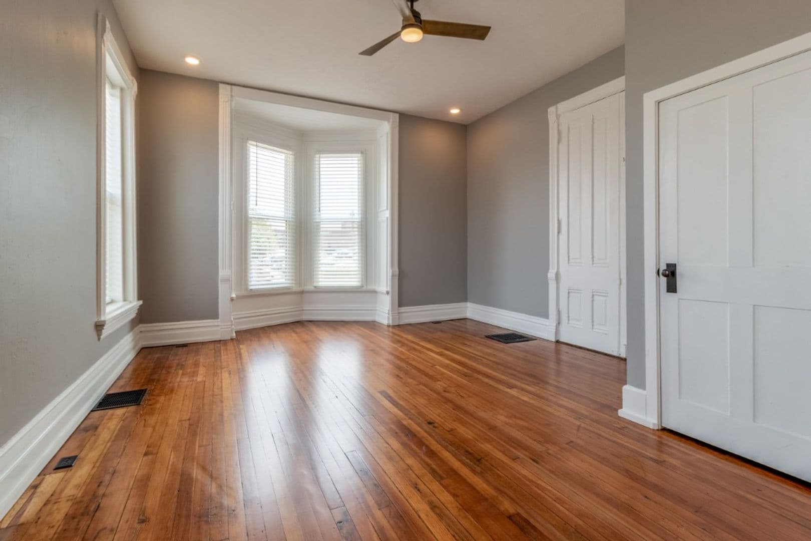 305 Main St 12 of 27