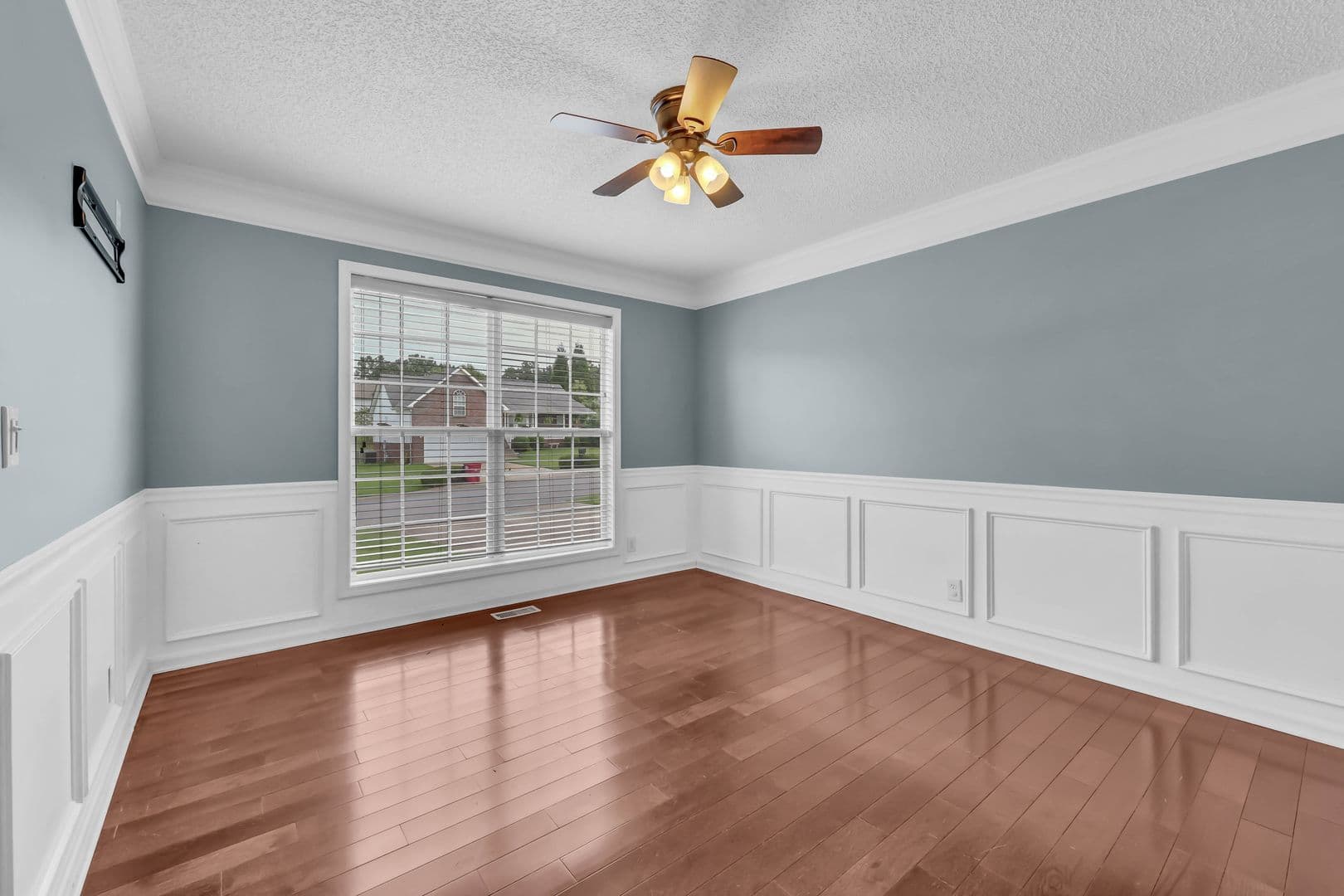 3332 Victoria Ct 9 of 45