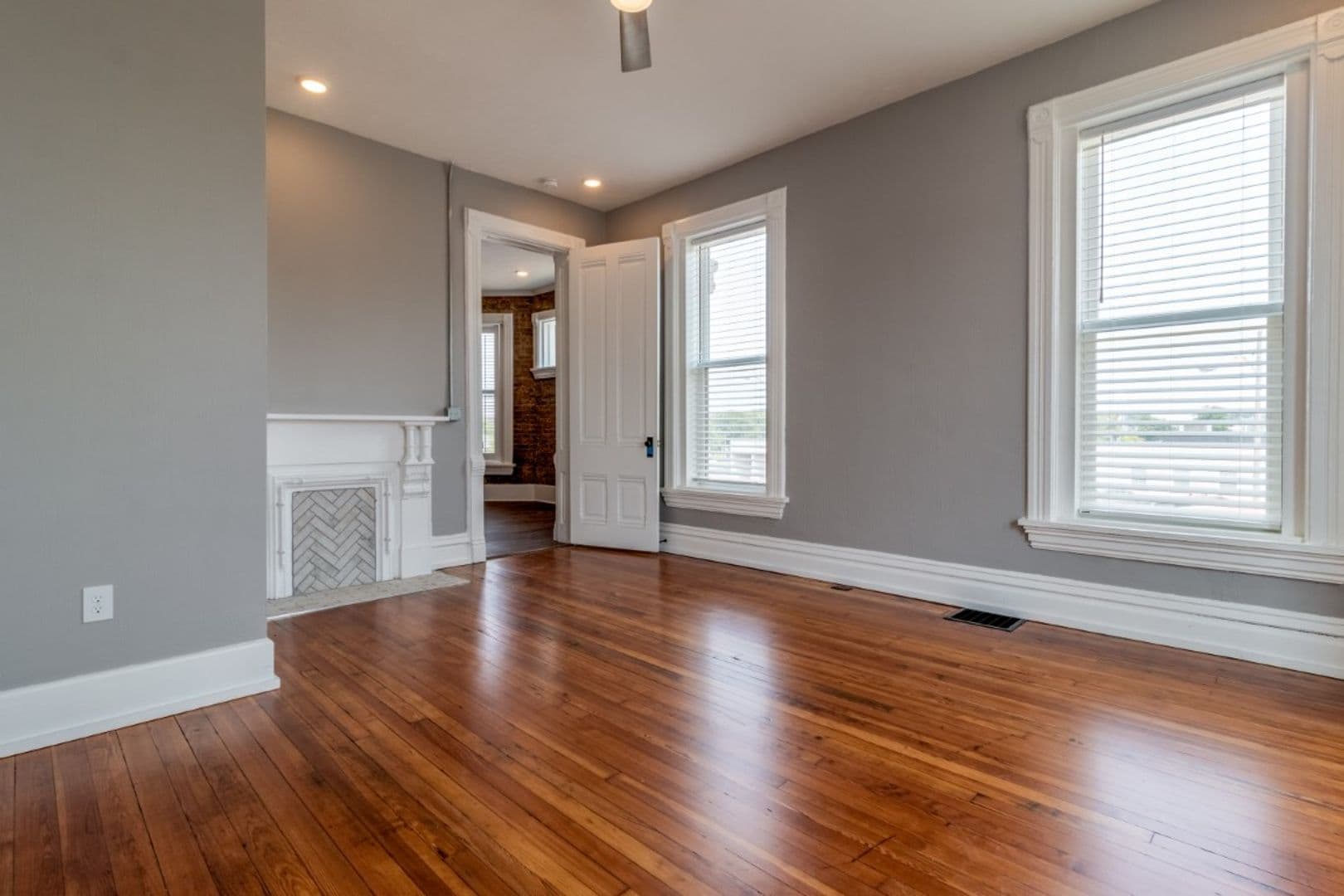 305 Main St 14 of 27