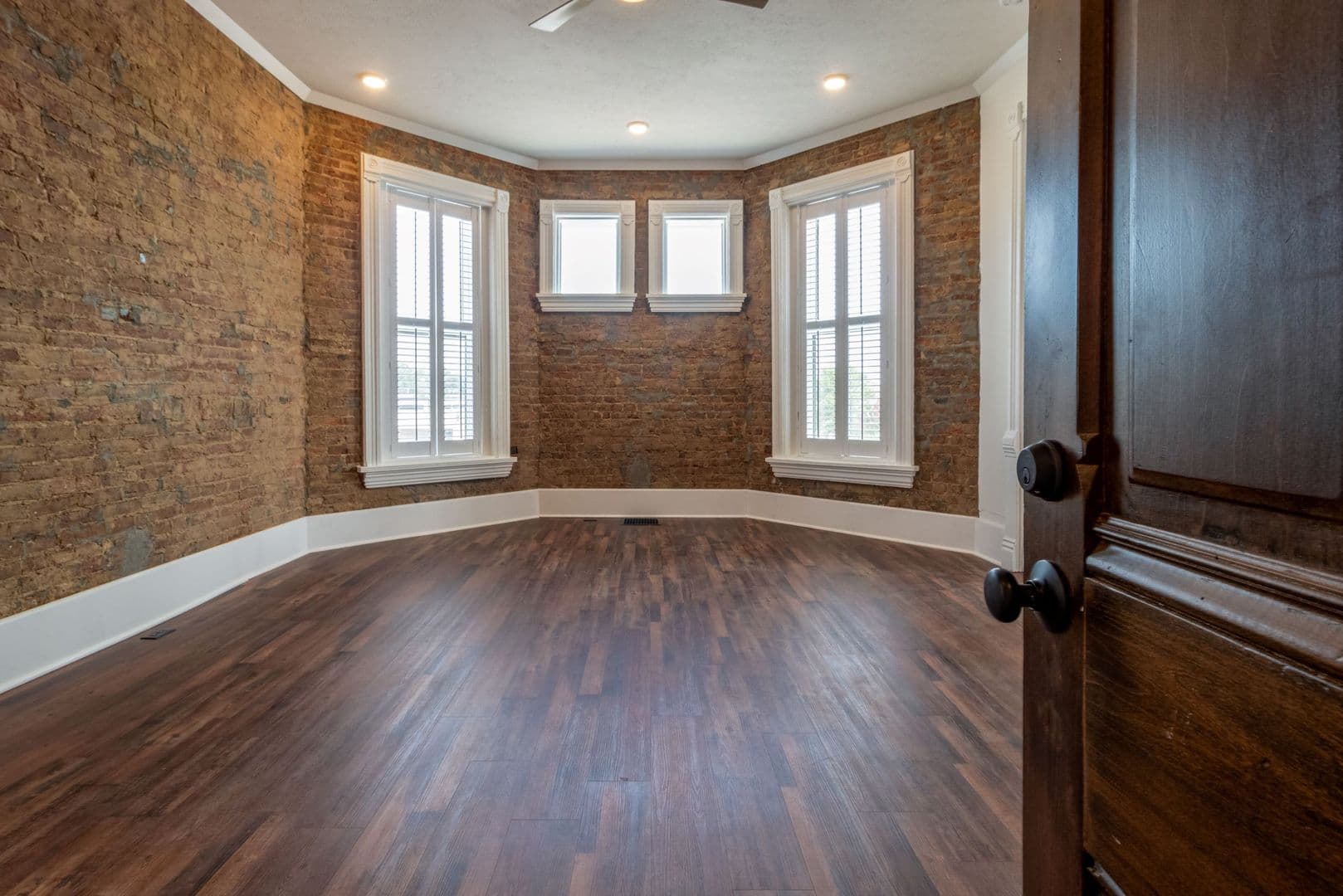 305 Main St 7 of 27