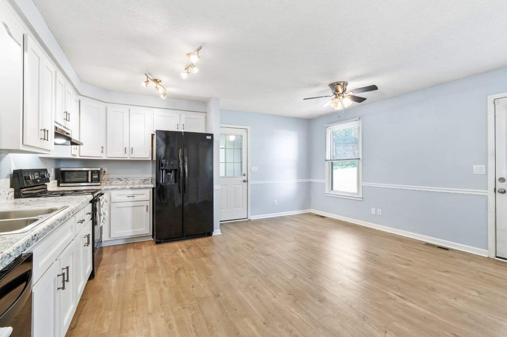 737 W Creek Drive 7 of 22