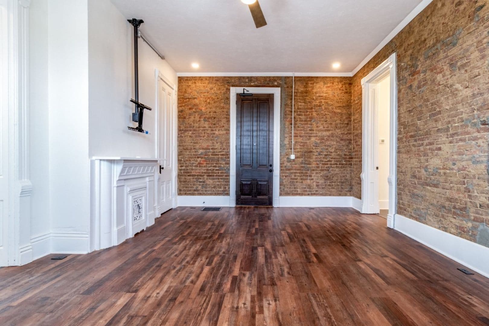 305 Main St 9 of 27