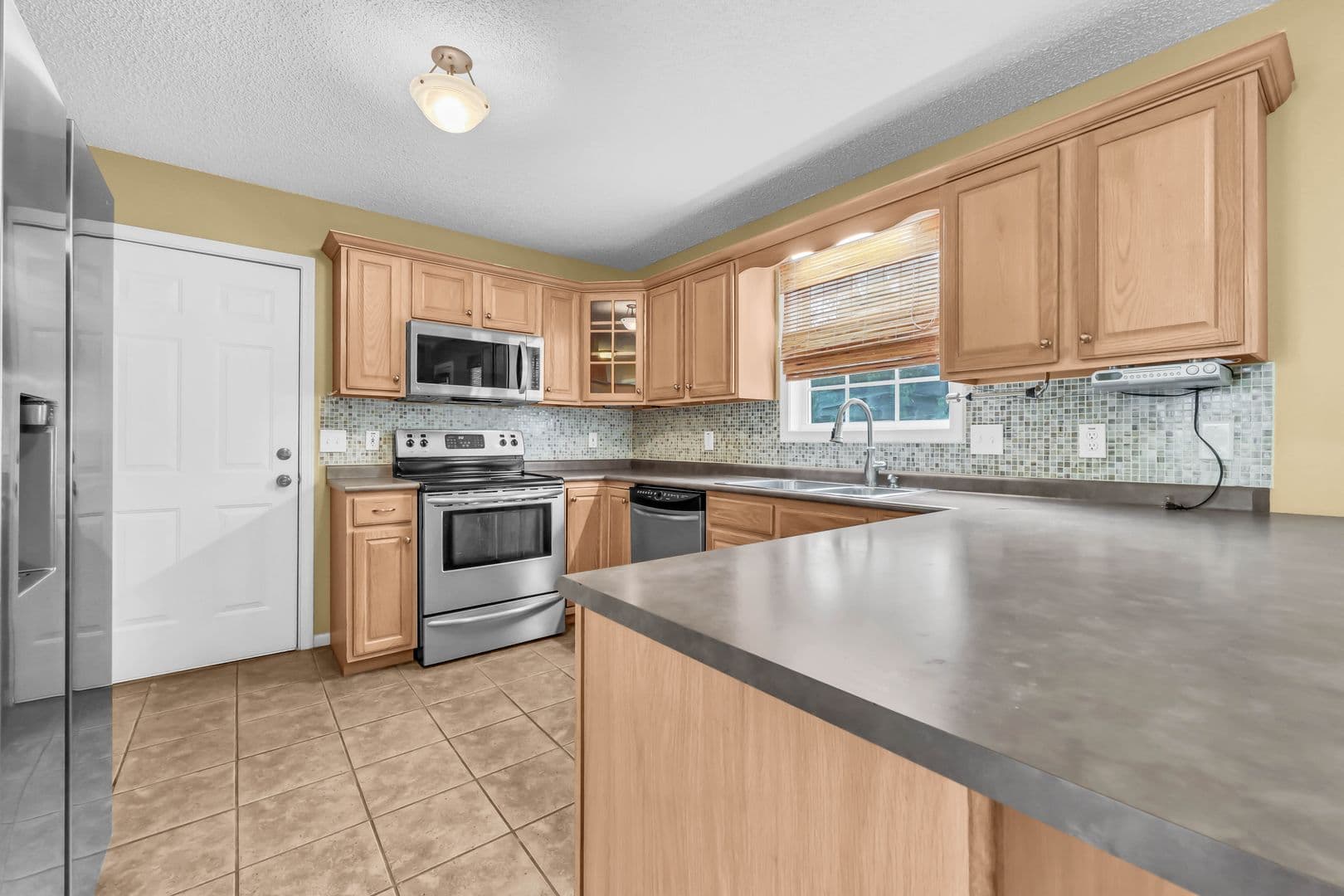 3332 Victoria Ct 20 of 45
