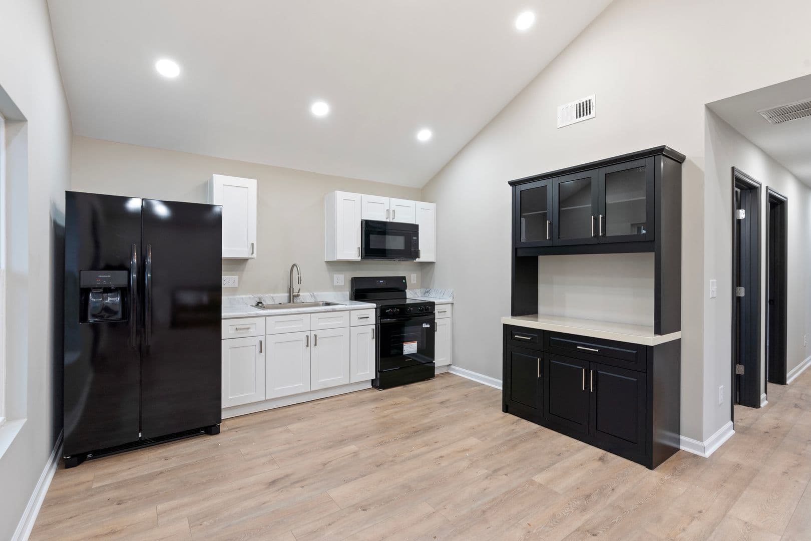 804 Martin Street 2 of 27
